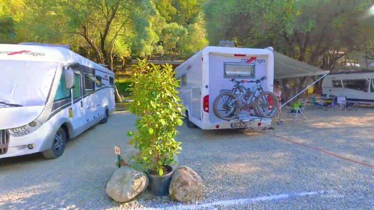 Corte kamperem: Camping Alivi di a Restonica i spacer po mieście